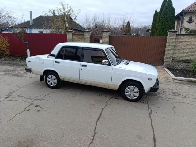 Белый ВАЗ 2105, объемом двигателя 1.5 л и пробегом 200 тыс. км за 1050 $, фото 4 на Automoto.ua