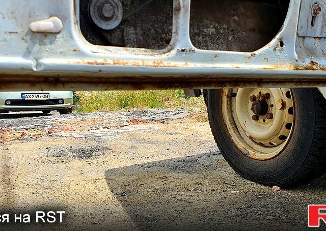 Белый ВАЗ 2105, объемом двигателя 1.5 л и пробегом 500 тыс. км за 300 $, фото 2 на Automoto.ua