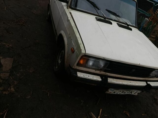 Белый ВАЗ 2105, объемом двигателя 0 л и пробегом 300 тыс. км за 356 $, фото 1 на Automoto.ua