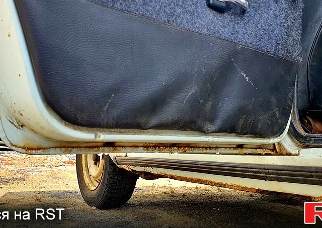 Белый ВАЗ 2105, объемом двигателя 1.5 л и пробегом 500 тыс. км за 300 $, фото 5 на Automoto.ua