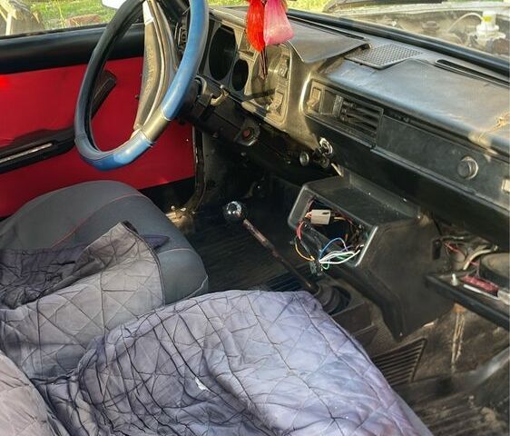 Белый ВАЗ 2105, объемом двигателя 1.5 л и пробегом 300 тыс. км за 400 $, фото 3 на Automoto.ua