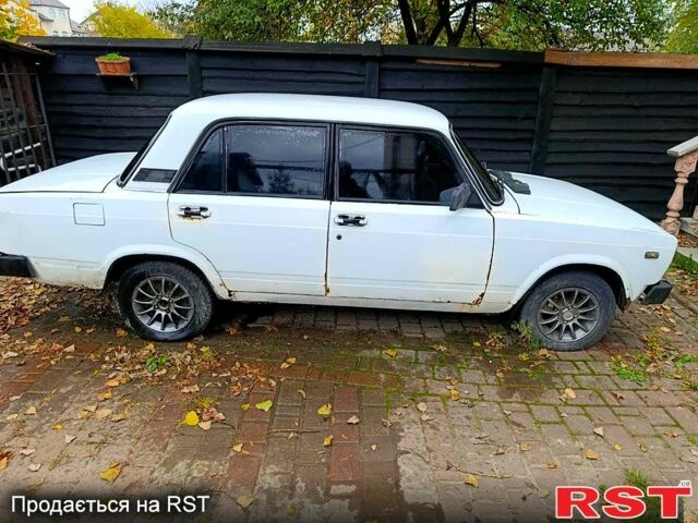 Белый ВАЗ 2105, объемом двигателя 1.5 л и пробегом 0 тыс. км за 600 $, фото 3 на Automoto.ua