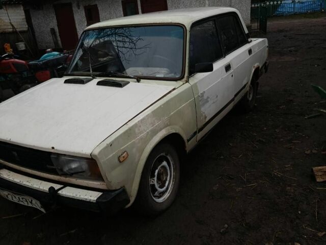 Белый ВАЗ 2105, объемом двигателя 0 л и пробегом 300 тыс. км за 356 $, фото 2 на Automoto.ua