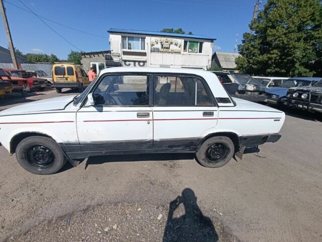 Белый ВАЗ 2105, объемом двигателя 1.5 л и пробегом 79 тыс. км за 481 $, фото 4 на Automoto.ua