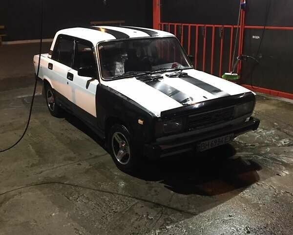 Белый ВАЗ 2105, объемом двигателя 1.5 л и пробегом 600 тыс. км за 1200 $, фото 2 на Automoto.ua