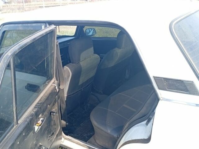 Белый ВАЗ 2105, объемом двигателя 1 л и пробегом 2 тыс. км за 350 $, фото 12 на Automoto.ua