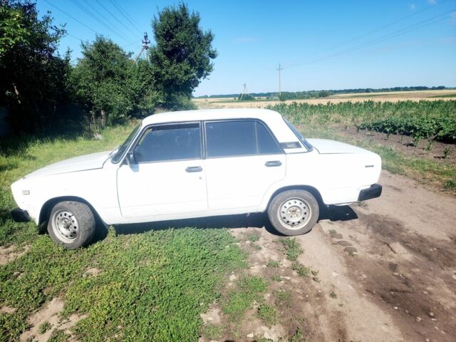 Белый ВАЗ 2105, объемом двигателя 0 л и пробегом 200 тыс. км за 550 $, фото 1 на Automoto.ua