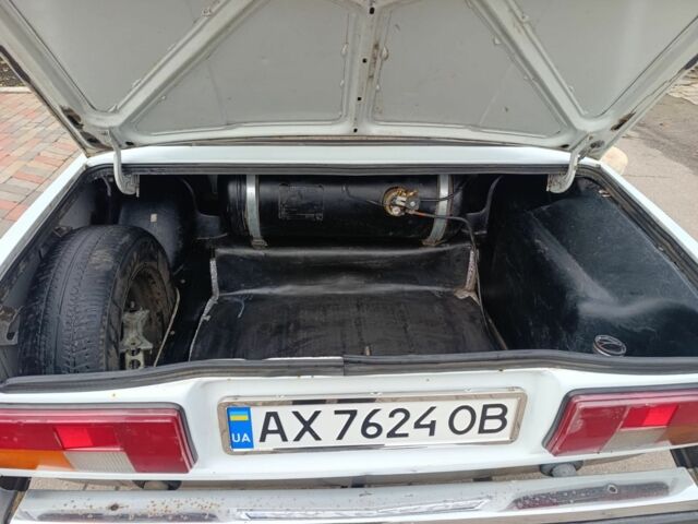 Белый ВАЗ 2105, объемом двигателя 1.5 л и пробегом 200 тыс. км за 1050 $, фото 11 на Automoto.ua