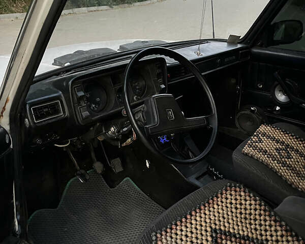 Білий ВАЗ 2105, об'ємом двигуна 1.5 л та пробігом 220 тис. км за 455 $, фото 6 на Automoto.ua