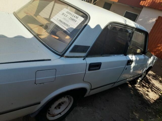 Білий ВАЗ 2105, об'ємом двигуна 1.6 л та пробігом 260 тис. км за 800 $, фото 3 на Automoto.ua