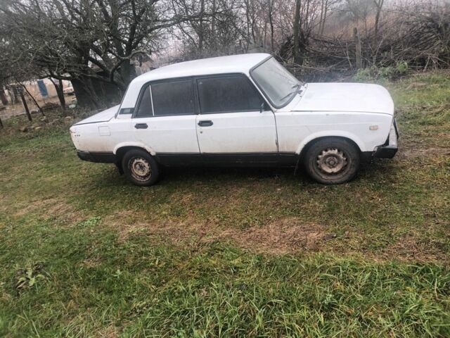 Білий ВАЗ 2105, об'ємом двигуна 1.2 л та пробігом 155 тис. км за 331 $, фото 2 на Automoto.ua