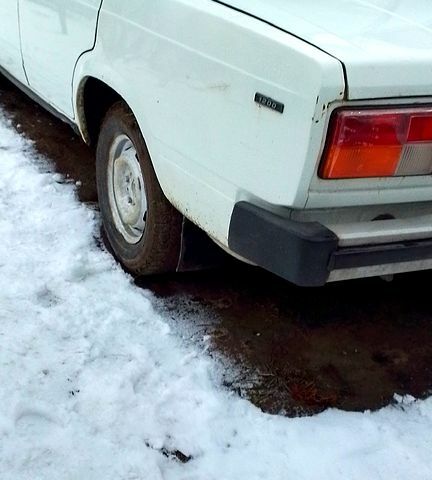 Белый ВАЗ 2105, объемом двигателя 13 л и пробегом 84 тыс. км за 650 $, фото 4 на Automoto.ua