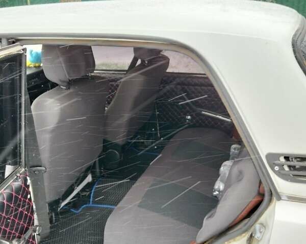 Білий ВАЗ 2105, об'ємом двигуна 1.5 л та пробігом 27 тис. км за 1500 $, фото 11 на Automoto.ua