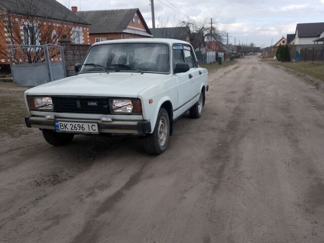 Белый ВАЗ 2105, объемом двигателя 1.2 л и пробегом 83 тыс. км за 699 $, фото 1 на Automoto.ua