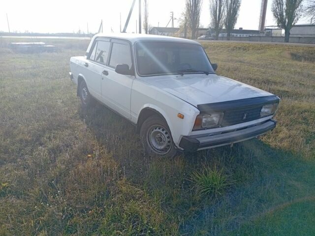 Белый ВАЗ 2105, объемом двигателя 1 л и пробегом 2 тыс. км за 350 $, фото 4 на Automoto.ua