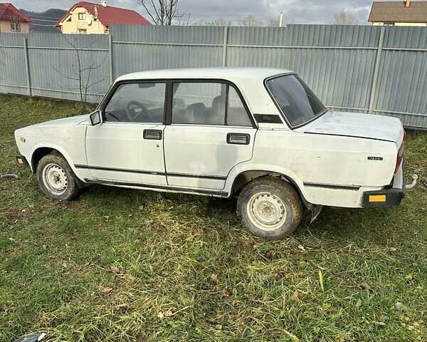Белый ВАЗ 2105, объемом двигателя 1.3 л и пробегом 122 тыс. км за 500 $, фото 2 на Automoto.ua