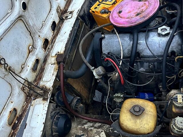 Білий ВАЗ 2105, об'ємом двигуна 1.5 л та пробігом 230 тис. км за 450 $, фото 3 на Automoto.ua