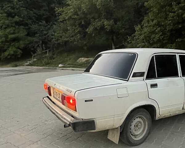 Білий ВАЗ 2105, об'ємом двигуна 1.5 л та пробігом 220 тис. км за 455 $, фото 3 на Automoto.ua