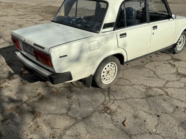 Белый ВАЗ 2105, объемом двигателя 1.5 л и пробегом 1000 тыс. км за 1000 $, фото 2 на Automoto.ua