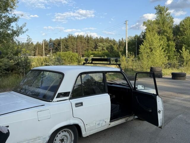 Белый ВАЗ 2105, объемом двигателя 1.5 л и пробегом 65 тыс. км за 476 $, фото 2 на Automoto.ua