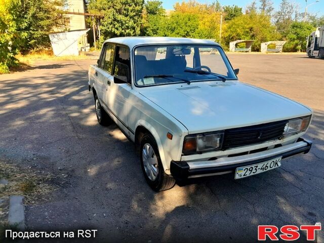 Белый ВАЗ 2105, объемом двигателя 1.5 л и пробегом 297 тыс. км за 850 $, фото 1 на Automoto.ua