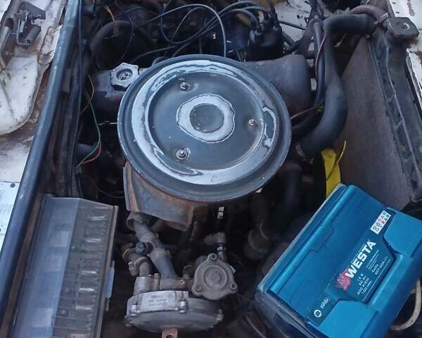Белый ВАЗ 2105, объемом двигателя 1.45 л и пробегом 100 тыс. км за 700 $, фото 3 на Automoto.ua