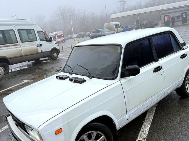 Білий ВАЗ 2105, об'ємом двигуна 1.5 л та пробігом 450 тис. км за 1300 $, фото 4 на Automoto.ua