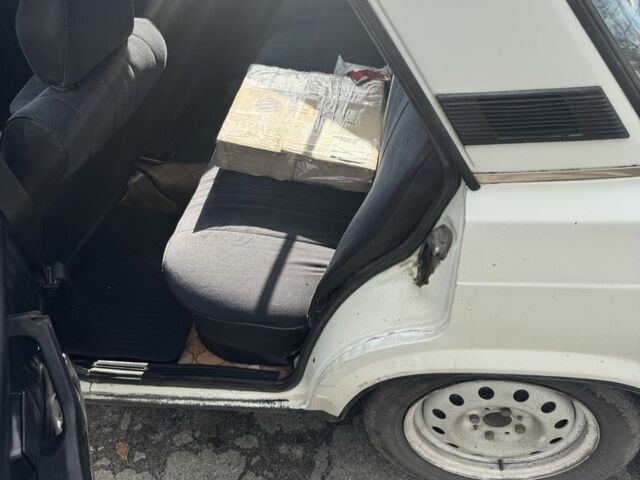 Белый ВАЗ 2105, объемом двигателя 1.5 л и пробегом 1000 тыс. км за 1000 $, фото 5 на Automoto.ua