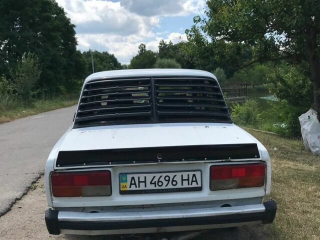 Белый ВАЗ 2105, объемом двигателя 1.7 л и пробегом 100 тыс. км за 833 $, фото 3 на Automoto.ua