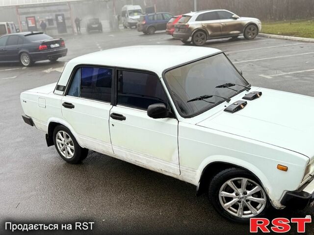 Білий ВАЗ 2105, об'ємом двигуна 1.5 л та пробігом 450 тис. км за 1300 $, фото 6 на Automoto.ua
