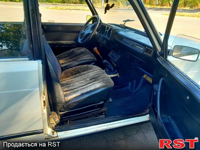 Белый ВАЗ 2105, объемом двигателя 1.5 л и пробегом 297 тыс. км за 850 $, фото 6 на Automoto.ua