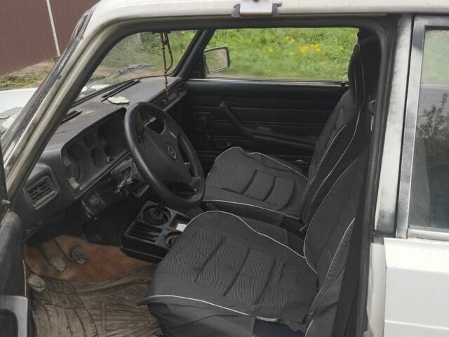 Белый ВАЗ 2105, объемом двигателя 1.5 л и пробегом 3 тыс. км за 710 $, фото 1 на Automoto.ua