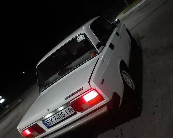 Белый ВАЗ 2105, объемом двигателя 1.5 л и пробегом 190 тыс. км за 900 $, фото 1 на Automoto.ua