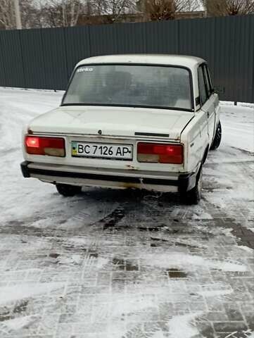 Белый ВАЗ 2105, объемом двигателя 1.6 л и пробегом 83 тыс. км за 600 $, фото 2 на Automoto.ua