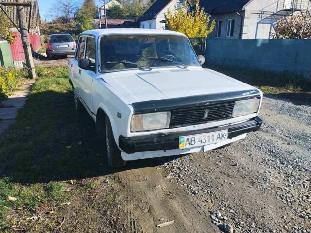 Белый ВАЗ 2105, объемом двигателя 1.5 л и пробегом 250 тыс. км за 500 $, фото 1 на Automoto.ua