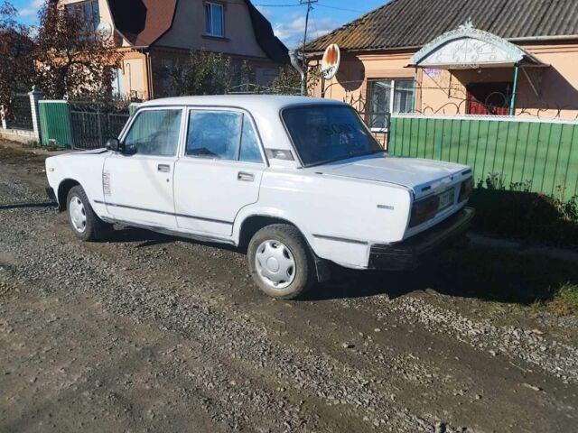 Белый ВАЗ 2105, объемом двигателя 1.5 л и пробегом 250 тыс. км за 500 $, фото 3 на Automoto.ua