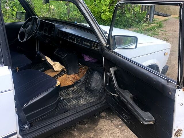 Белый ВАЗ 2105, объемом двигателя 1.5 л и пробегом 200 тыс. км за 450 $, фото 4 на Automoto.ua