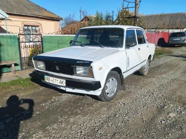 Белый ВАЗ 2105, объемом двигателя 1.5 л и пробегом 250 тыс. км за 500 $, фото 2 на Automoto.ua