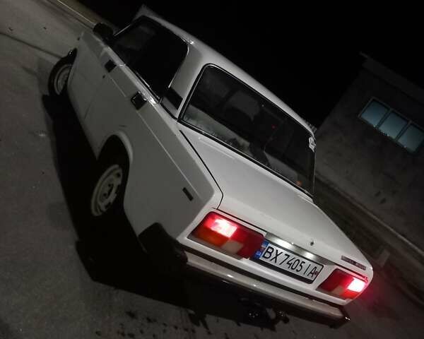 Белый ВАЗ 2105, объемом двигателя 1.5 л и пробегом 190 тыс. км за 900 $, фото 2 на Automoto.ua
