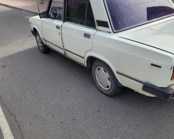 Белый ВАЗ 2105, объемом двигателя 1.5 л и пробегом 42 тыс. км за 500 $, фото 6 на Automoto.ua