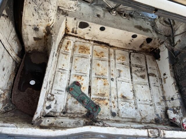 Белый ВАЗ 2105, объемом двигателя 1.6 л и пробегом 110 тыс. км за 291 $, фото 10 на Automoto.ua