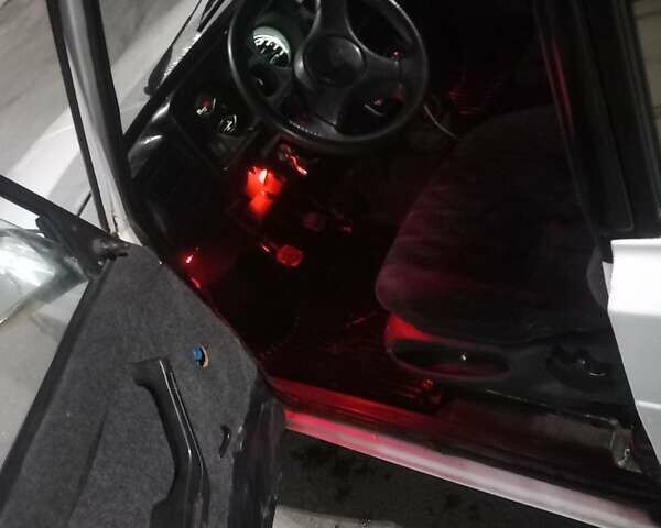 Белый ВАЗ 2105, объемом двигателя 1.5 л и пробегом 190 тыс. км за 900 $, фото 5 на Automoto.ua
