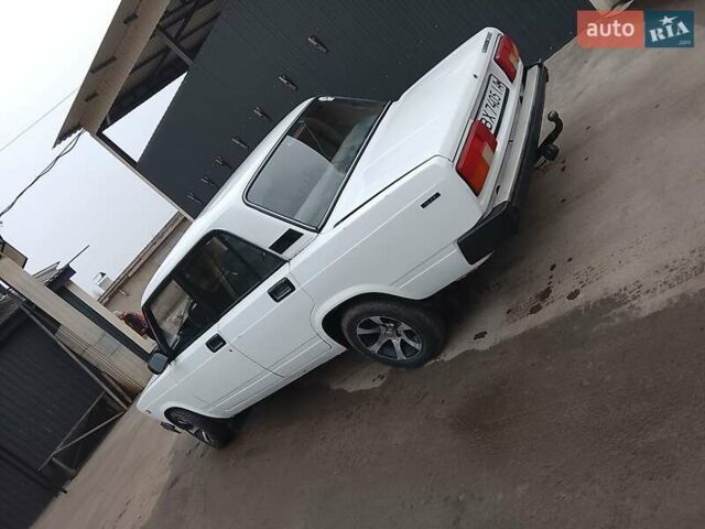 Белый ВАЗ 2105, объемом двигателя 1.45 л и пробегом 190 тыс. км за 1200 $, фото 11 на Automoto.ua