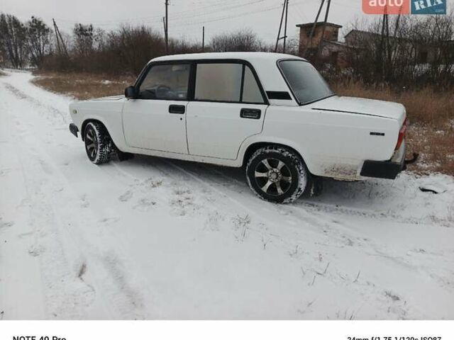 Белый ВАЗ 2105, объемом двигателя 1.45 л и пробегом 200 тыс. км за 850 $, фото 3 на Automoto.ua