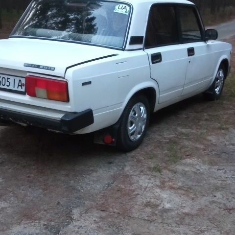 Білий ВАЗ 2105, об'ємом двигуна 1.5 л та пробігом 111 тис. км за 700 $, фото 4 на Automoto.ua