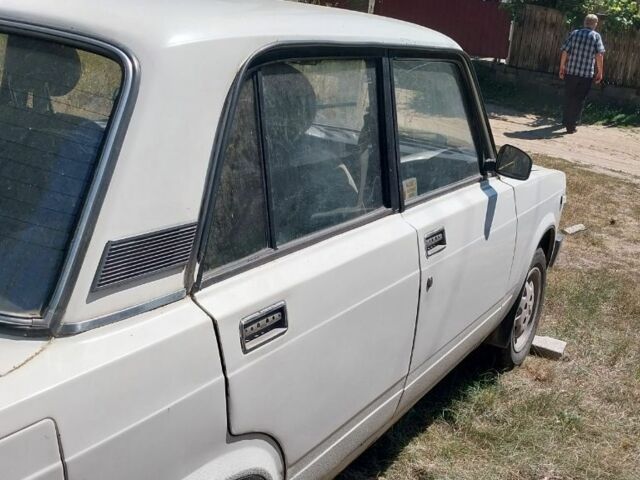 Білий ВАЗ 2105, об'ємом двигуна 1.5 л та пробігом 200 тис. км за 475 $, фото 2 на Automoto.ua