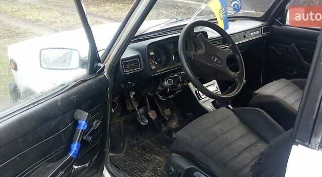 Білий ВАЗ 2105, об'ємом двигуна 1.5 л та пробігом 250 тис. км за 500 $, фото 5 на Automoto.ua