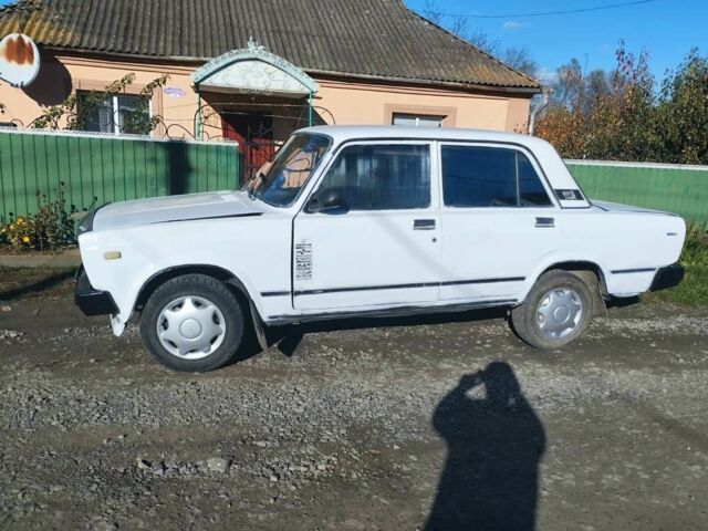 Белый ВАЗ 2105, объемом двигателя 1.5 л и пробегом 250 тыс. км за 500 $, фото 4 на Automoto.ua