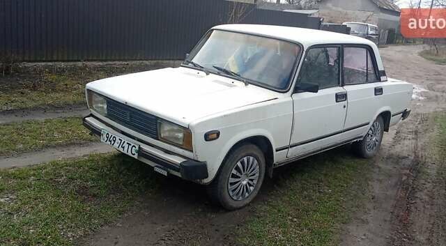 Білий ВАЗ 2105, об'ємом двигуна 1.5 л та пробігом 250 тис. км за 500 $, фото 3 на Automoto.ua