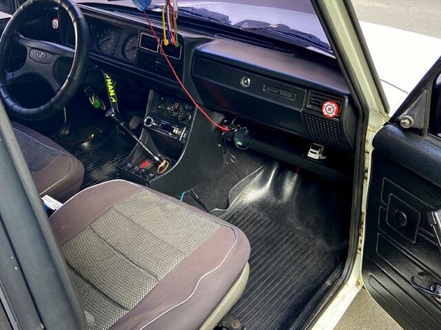 Белый ВАЗ 2105, объемом двигателя 1.5 л и пробегом 92 тыс. км за 900 $, фото 6 на Automoto.ua